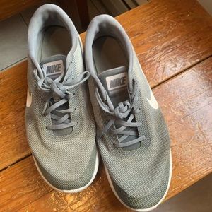 NIKE flex experience running shoes